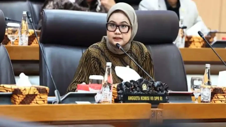 DPR-RI-Fraksi-PDI-Perjuangan-asal-Gresik-Nila-Yani-Hardiyanti