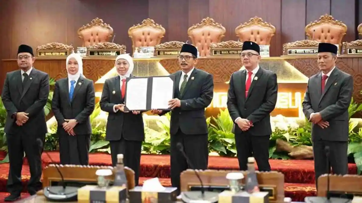 GEDOK-ANGGARAN-Suasana-Rapat-Paripurna-DPRD-Jatim-ya (1)