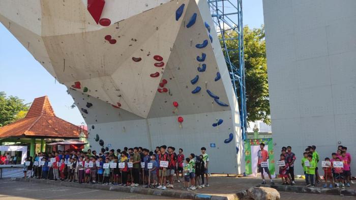ratusan-atlet-ikut-Kejurprov-Panjat-tebing-Jatim-2026