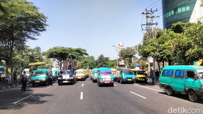 demo-sopir-angkot-di-surabaya-1784695011064_169
