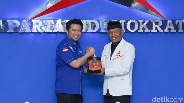 ketua-dpd-demokrat-jatim-emil-elestianto-dardak-bersama-ketua-dpw-pks-jatim-bagus-prasetia-lelana-1784729981841_169