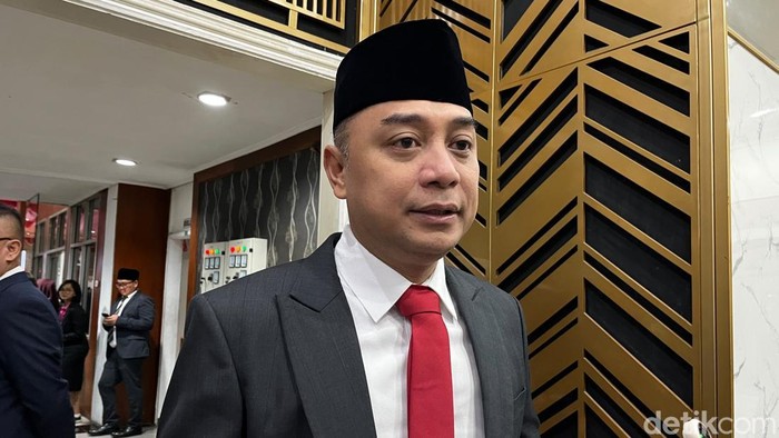 wali-kota-surabaya-eri-cahyadi-1783572899076_169