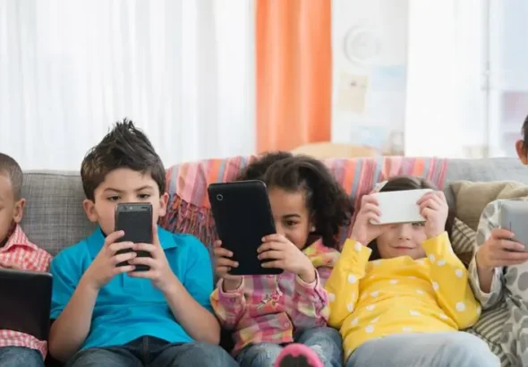 kontrol-penggunaan-smartphone-anak-orang-tua-bisa-gunakan-aplikasi-ini-lGXXr2EJjA-840x493.jpg