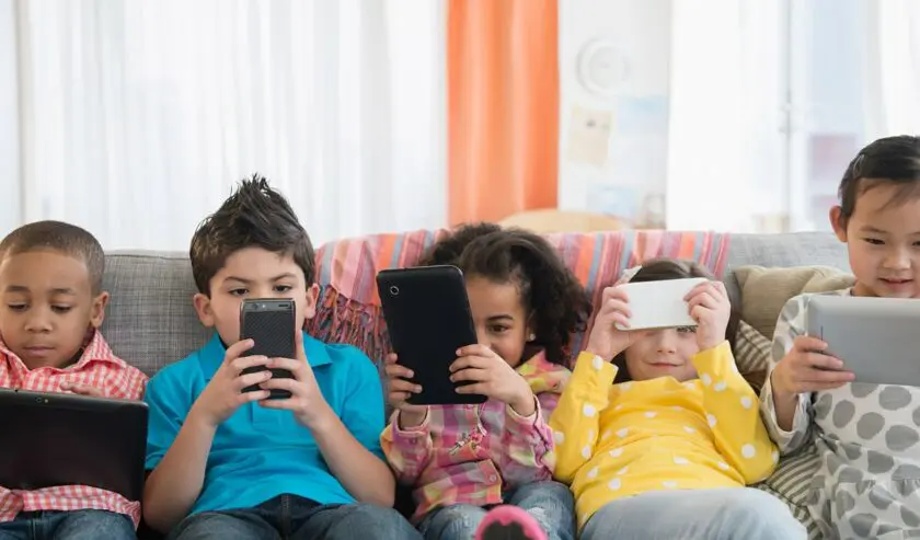 kontrol-penggunaan-smartphone-anak-orang-tua-bisa-gunakan-aplikasi-ini-lGXXr2EJjA-840x493.jpg